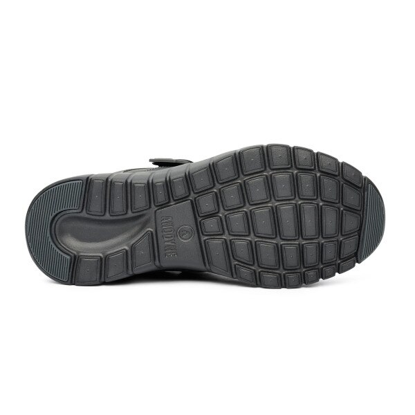 No. 31 Sport Walker in Black